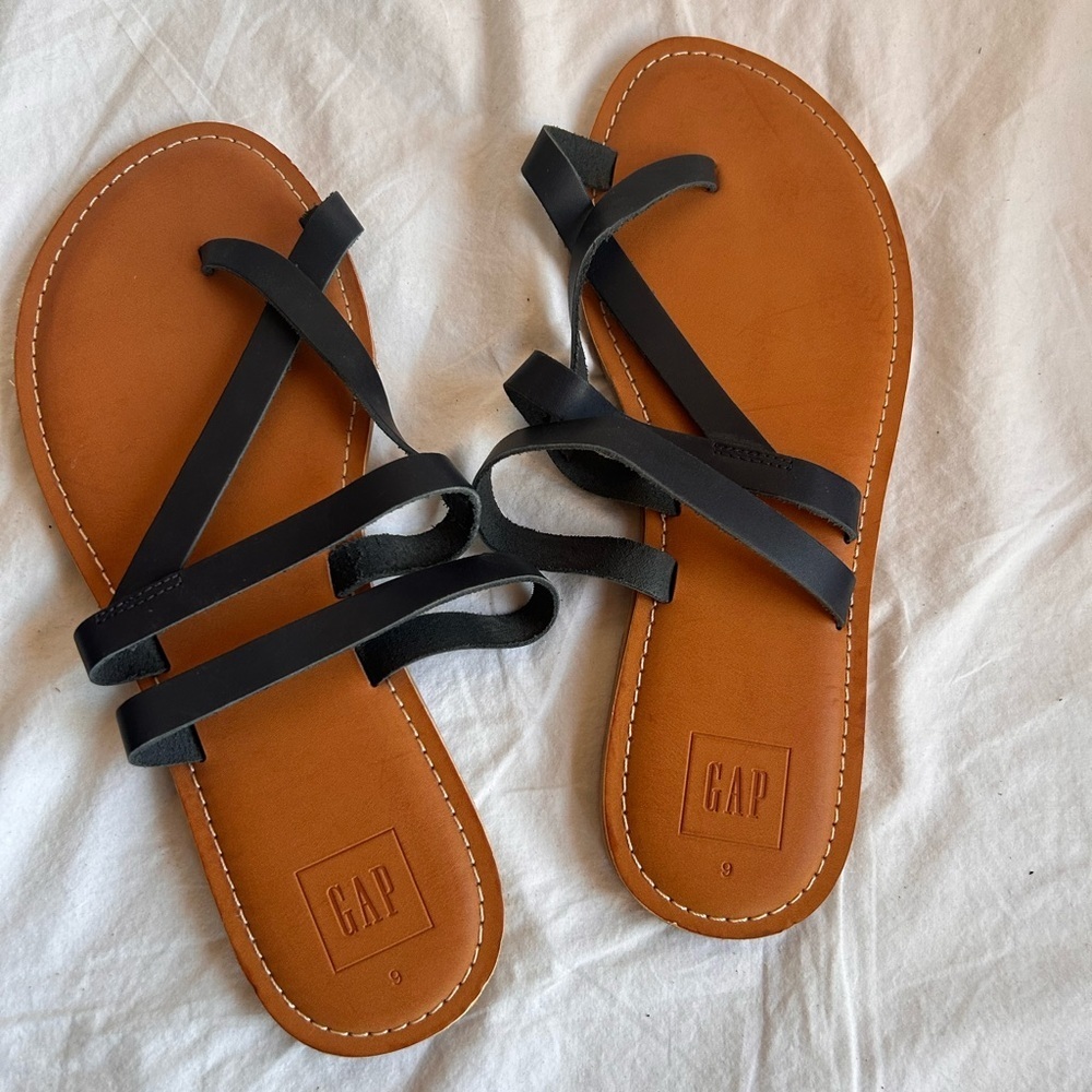 New Gap strappy sandals women’s size 9 in Navy​​